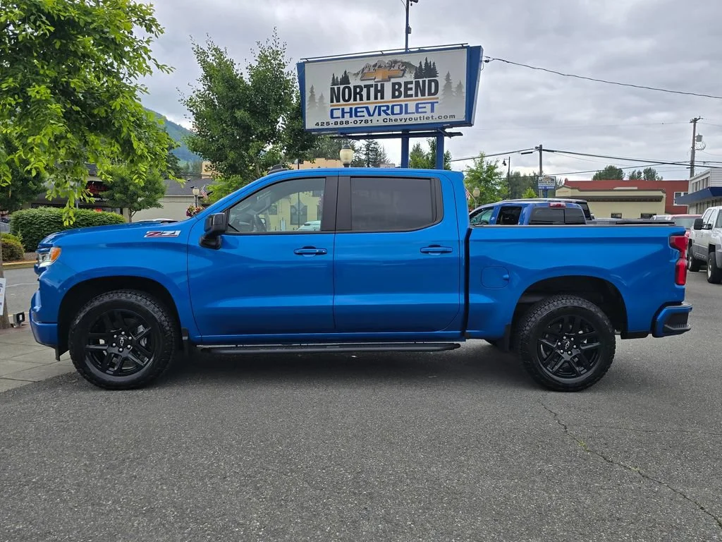 Used 2023 Glacier Blue Metallic Chevrolet RST image 8