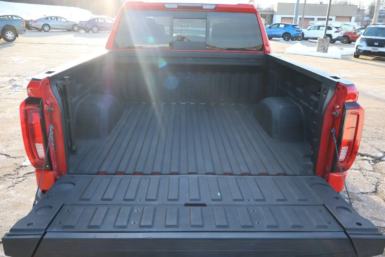Used 2022 Cardinal Red GMC SLT image 19