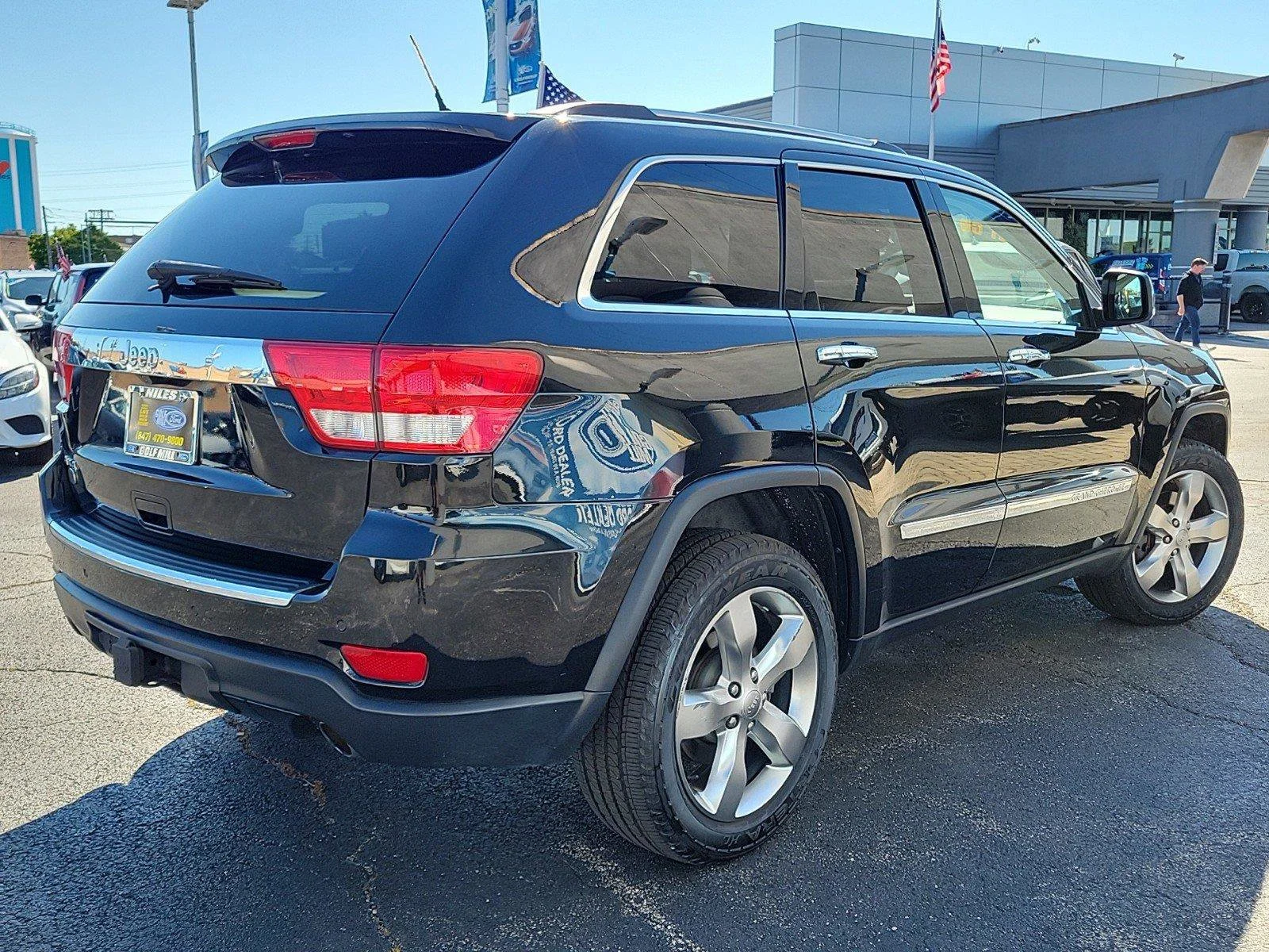 Used 2013 Brilliant Black Crystal Pearl Jeep Overland image 9