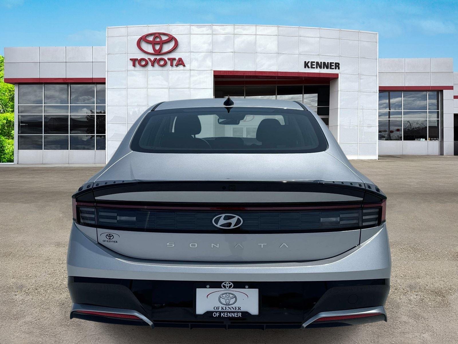 Used 2025 Aero Silver Hyundai SEL image 5