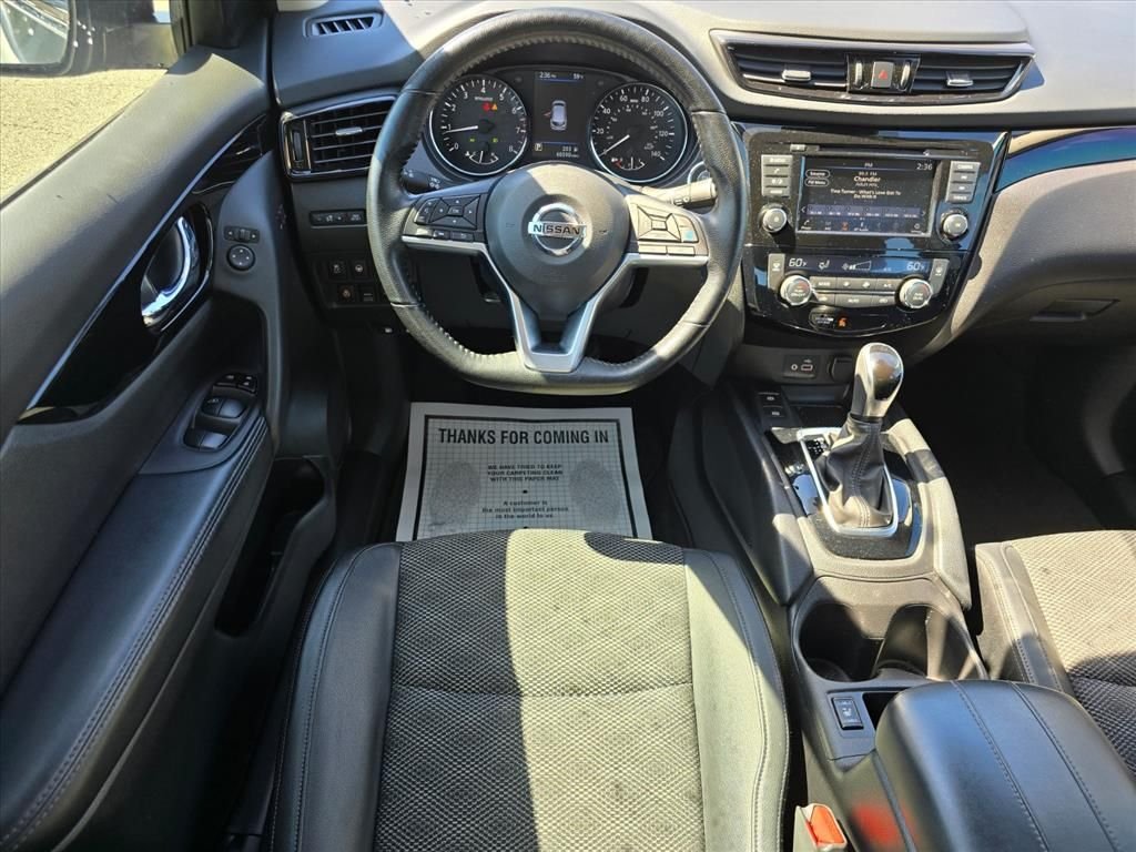Used 2022 Gray Nissan SV image 3