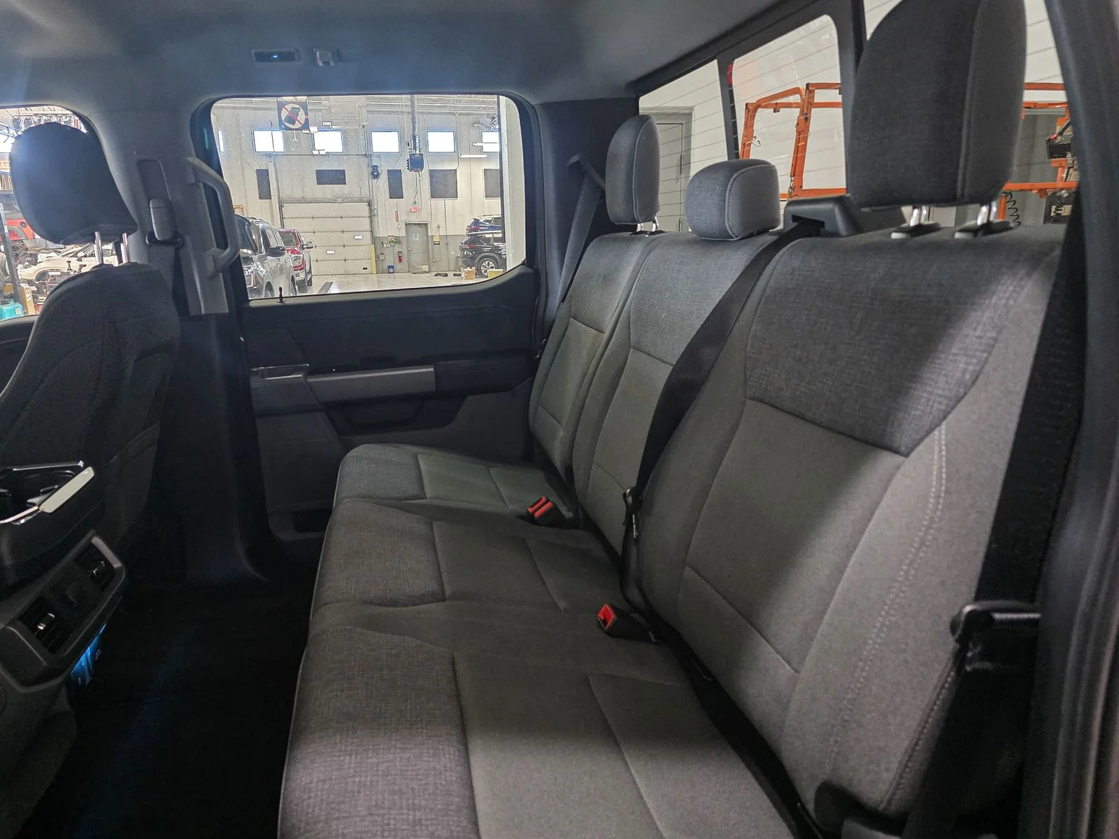 2025 Ford F-150 XLT - Photo 25