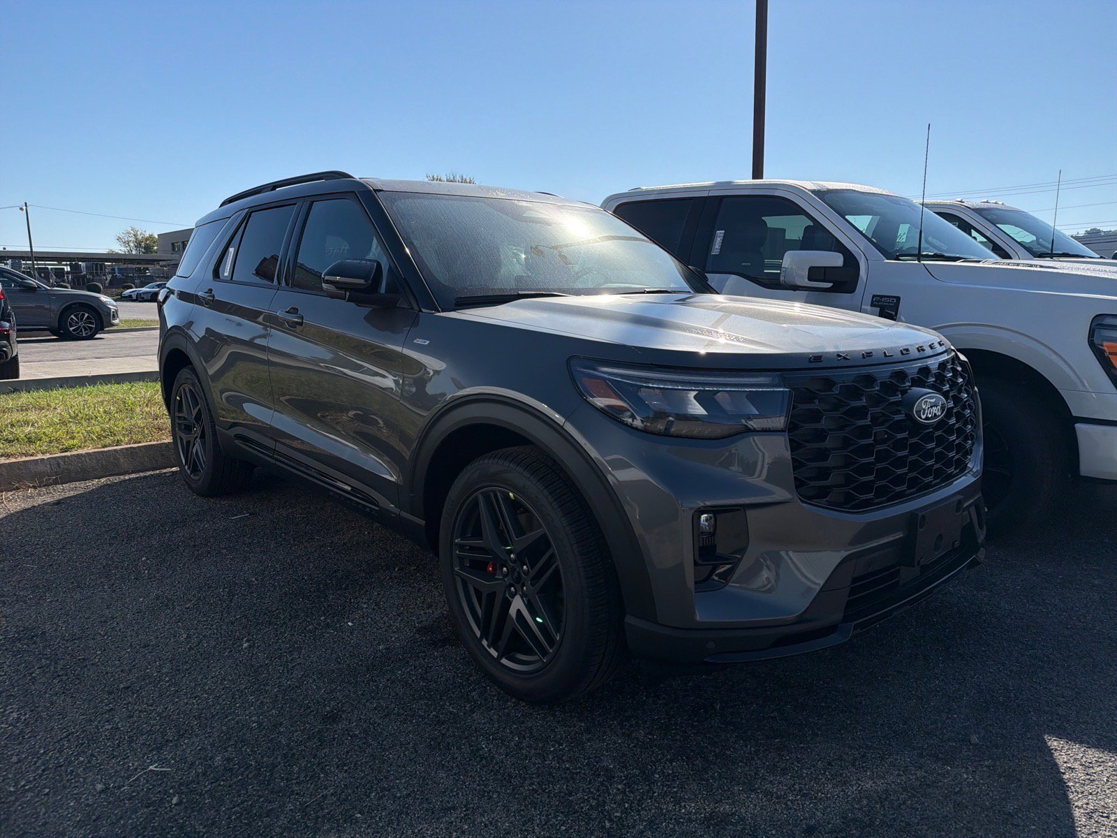 New 2027 Carbonized Gray Metallic Ford ST-Line image 2
