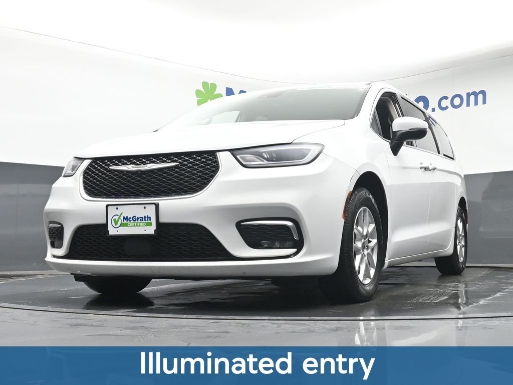 Used 2023 White Chrysler Touring L image 9
