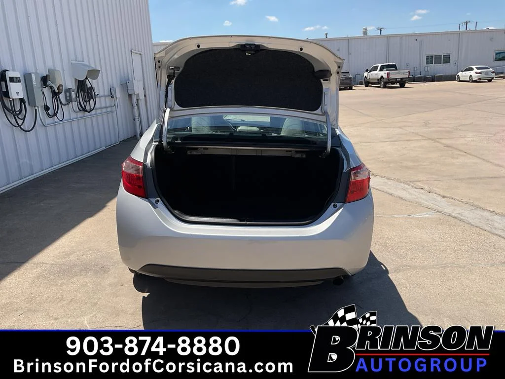 Used 2018 Classic Silver Metallic Toyota LE image 10