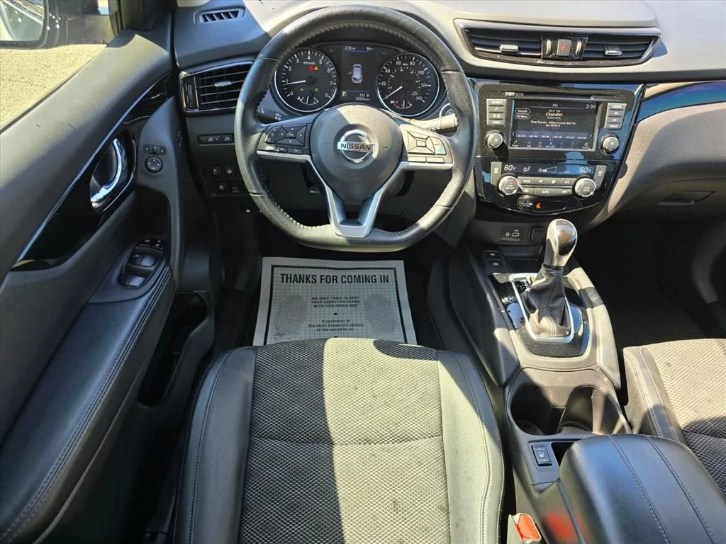 Used 2022 Gray Nissan SV image 3