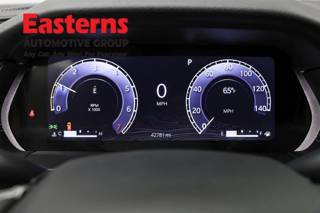 Used 2023 White Jeep Altitude image 18