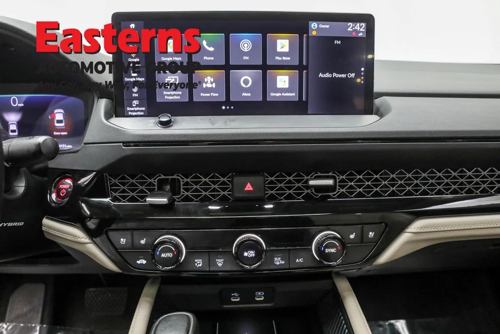 Used 2024 White Honda Touring image 12