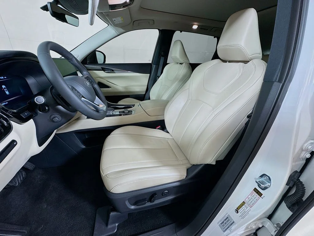 Certified Used 2025 Majestic INFINITI LUXE image 28
