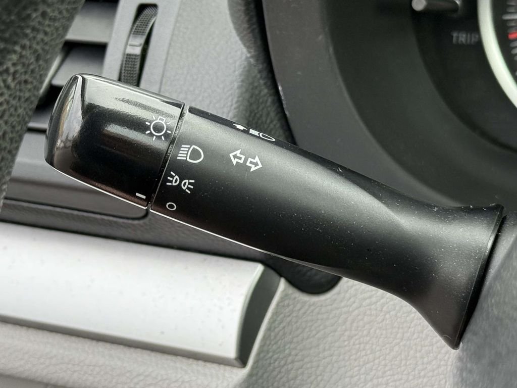 Used 2015 Green Metallic Subaru 2.5i Premium image 26