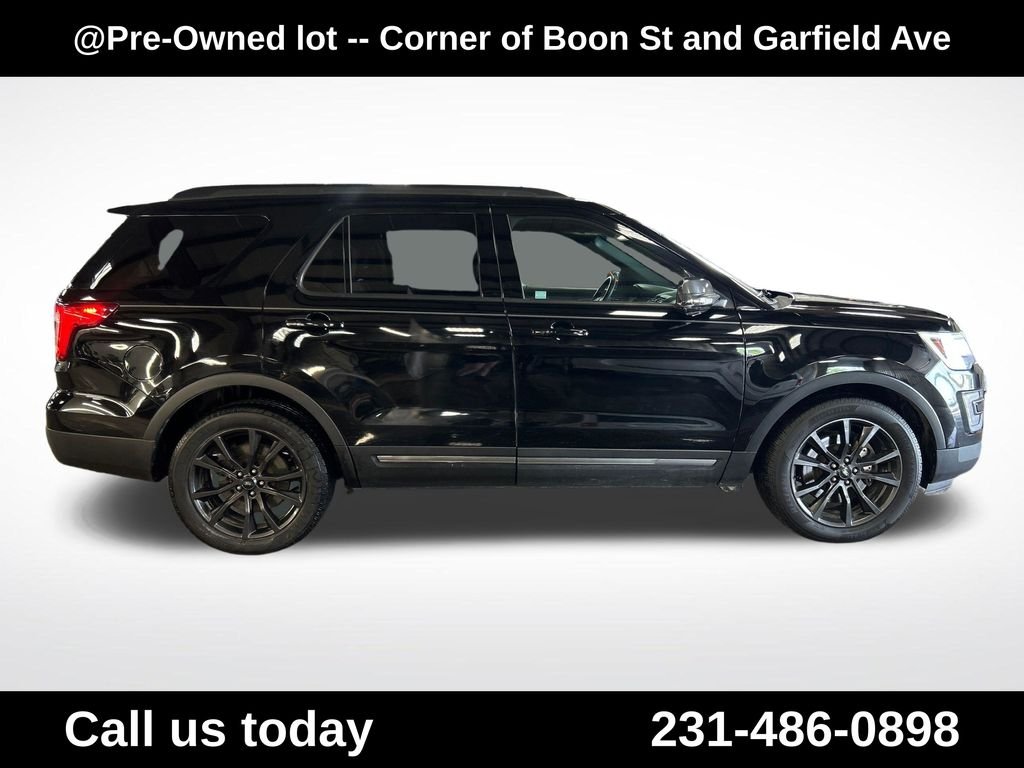 Used 2017 Black Ford XLT image 6
