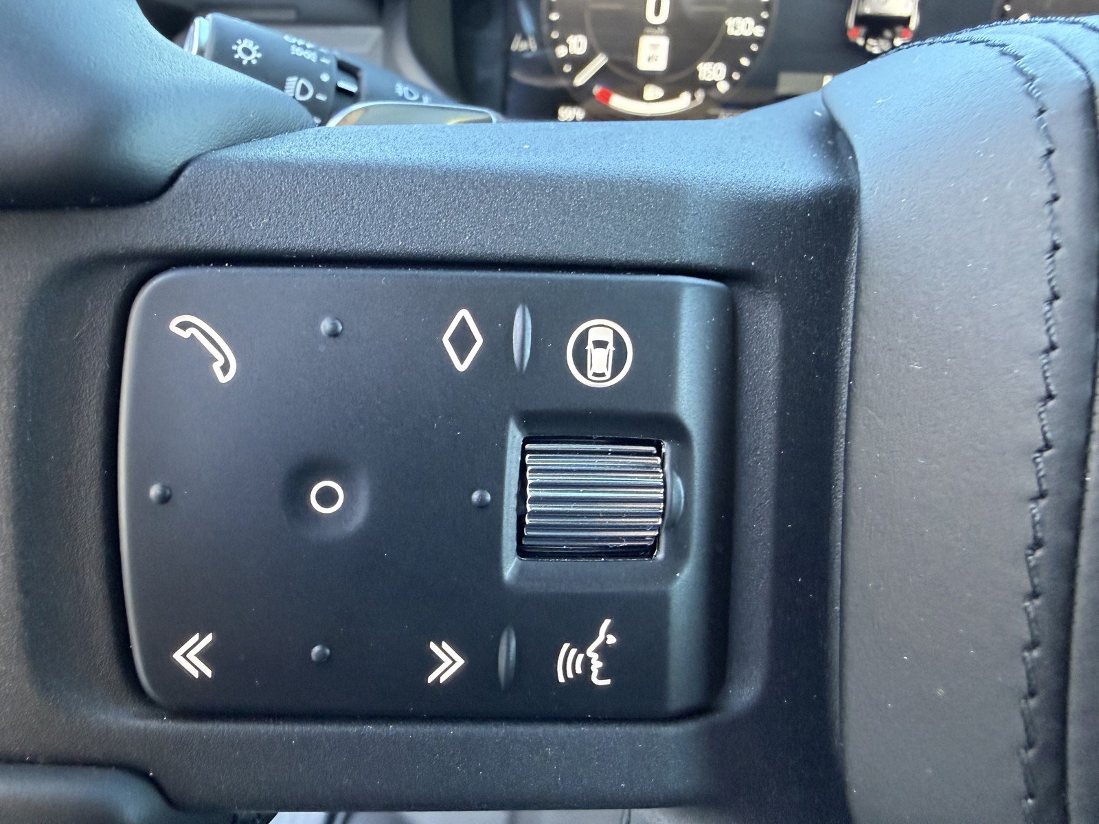 2026 Land Rover Defender V8 - Photo 11