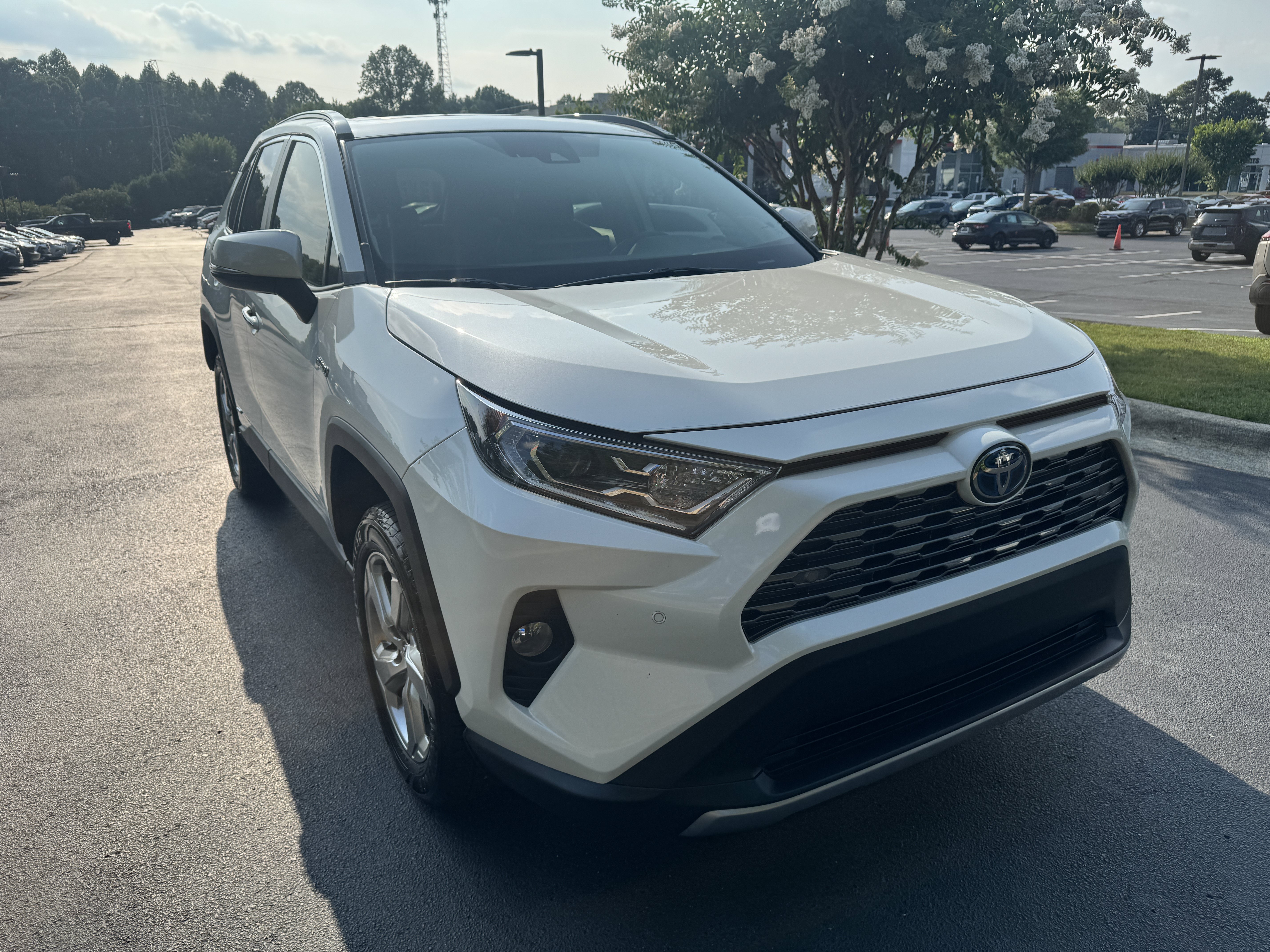 Certified Used 2020 Blizzard Pearl Toyota Hybrid Limited image 3