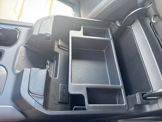 Used 2023  GMC AT4 image 34