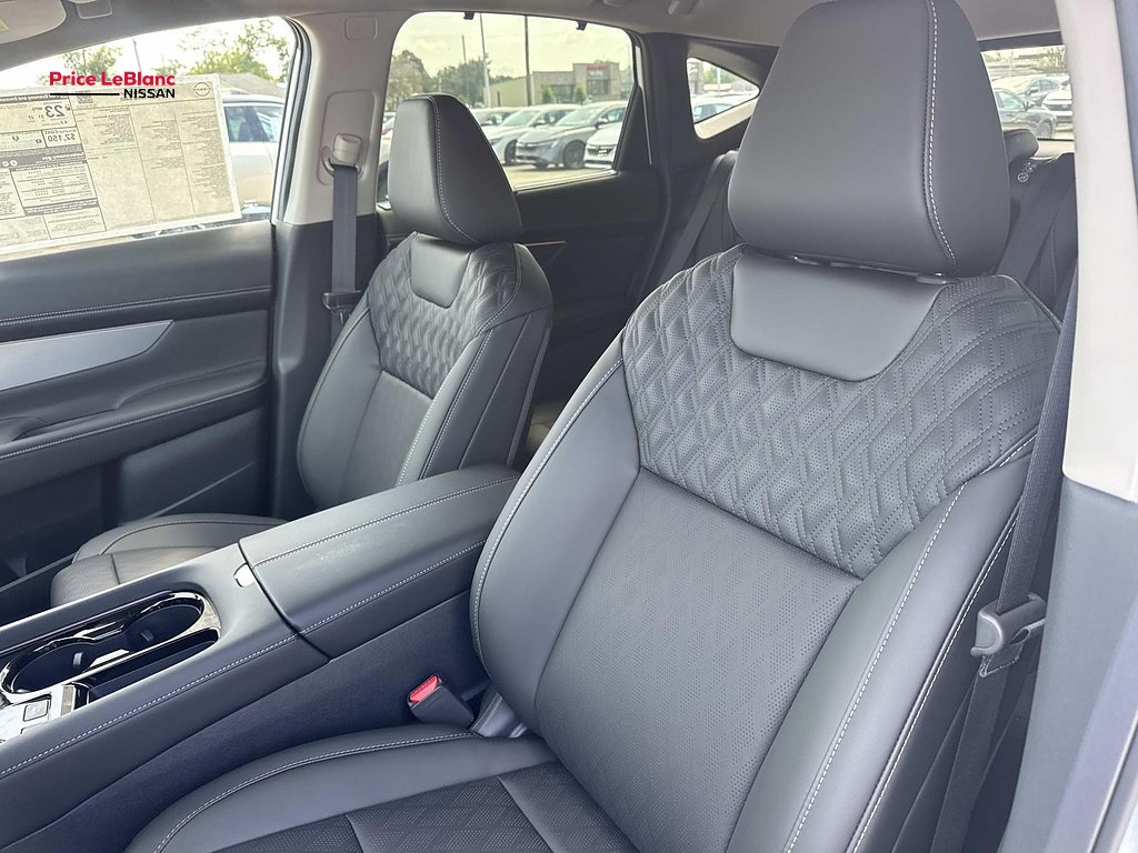 New 2026 Everest White Pearl TriCoat / Super Black Two-tone Nissan Platinum image 11