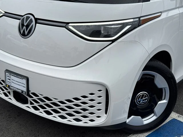 Certified Used 2025 Candy White Volkswagen Pro S image 8