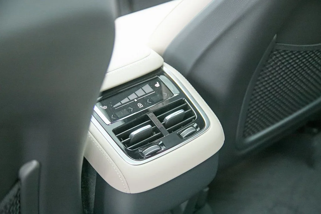 2026 Volvo XC90 Plus - Photo 23