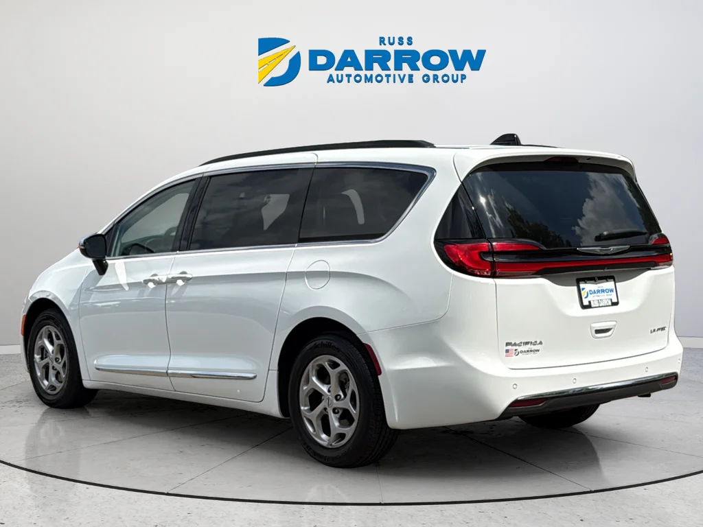 Used 2023 White Chrysler Limited image 3