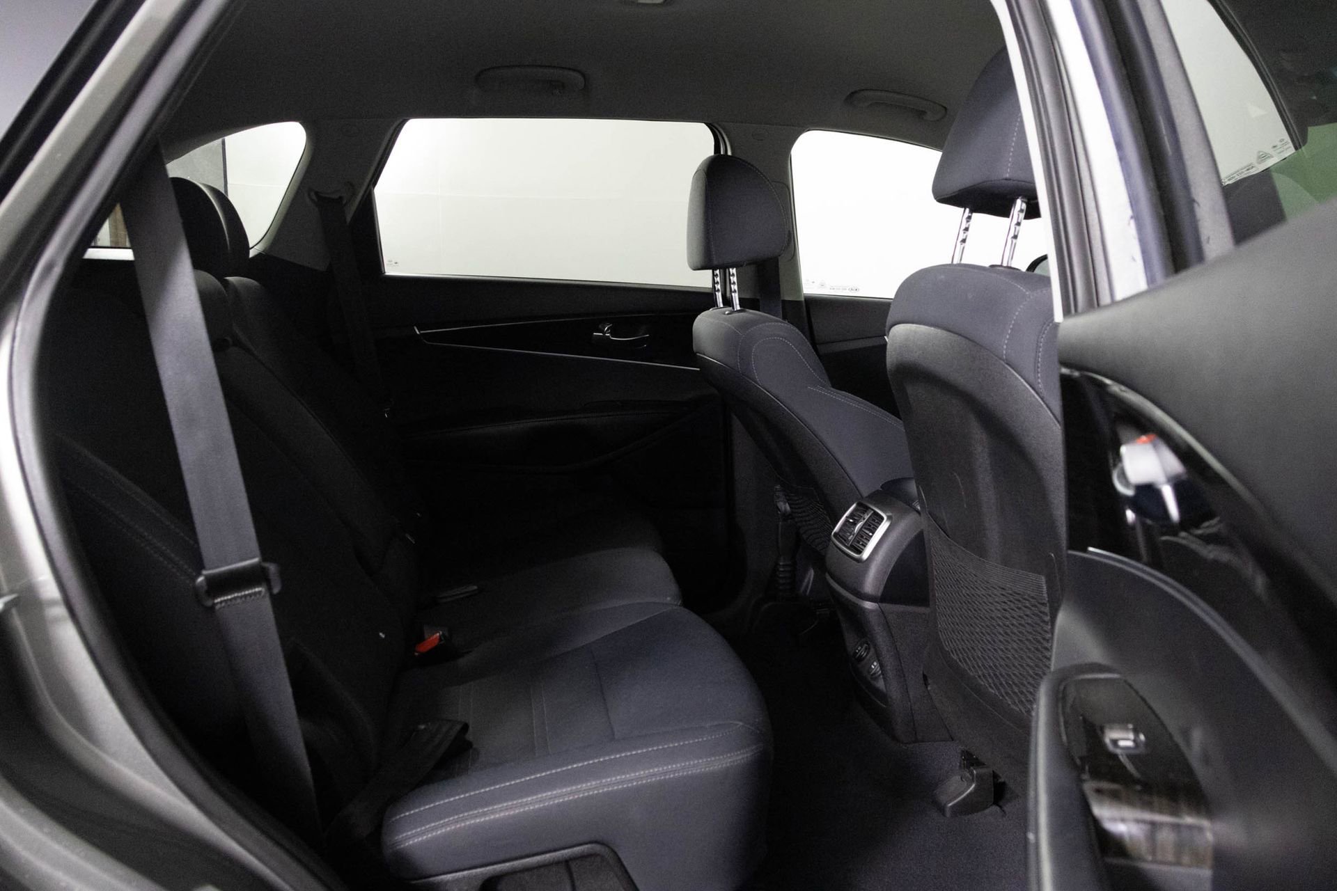 2019 KIA SORENTO - Image 35