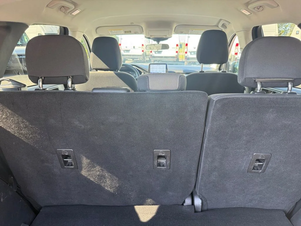 Used 2022 Gray Ford SE image 26