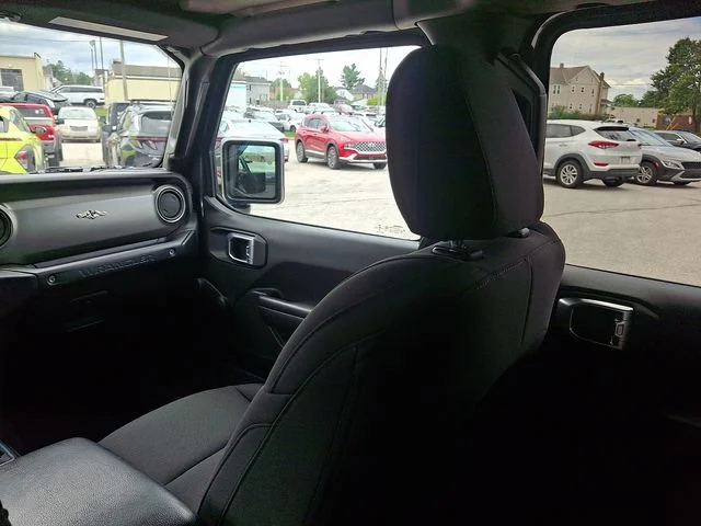Used 2018 Gray Jeep Unlimited Sport image 16