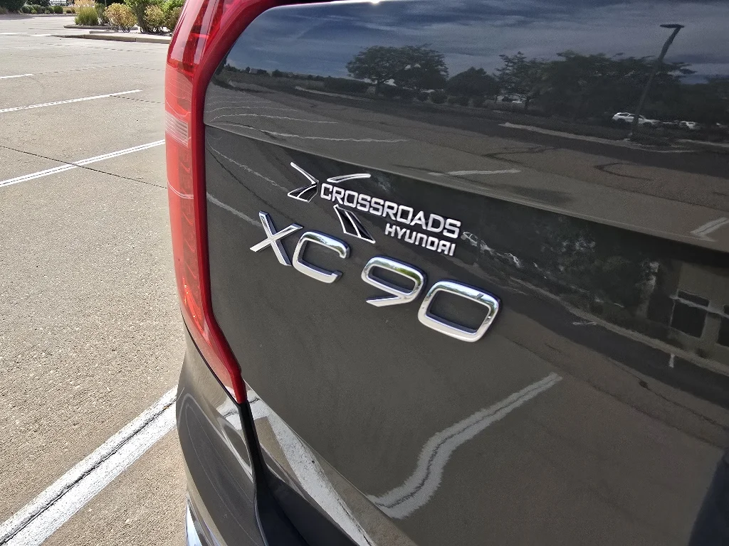 Used 2022 Pine Grey Metallic Volvo Inscription image 11