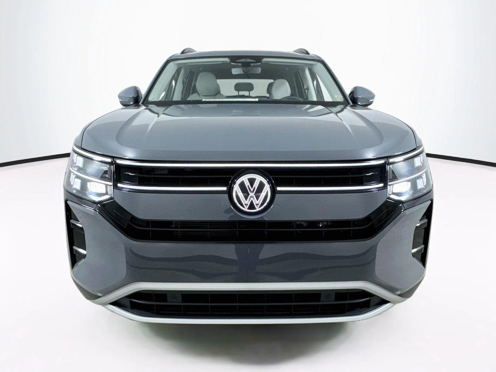 New 2027 Pure Gray Volkswagen SE w/Technology image 4