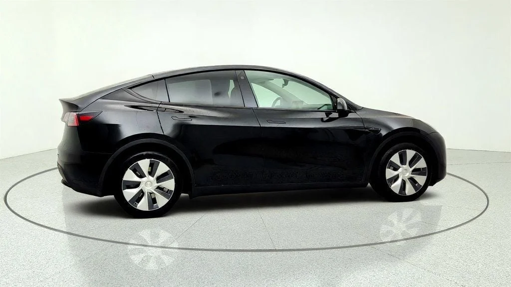 Used 2021 Solid Black Tesla Long Range AWD w/ White/Black 7-Seat Interior image 4