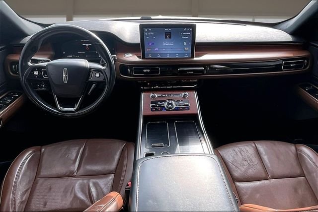 Used 2021 White Lincoln Reserve image 16