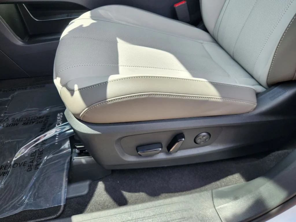 New 2027 RADIANT WHITE INFINITI Sport AWD image 17