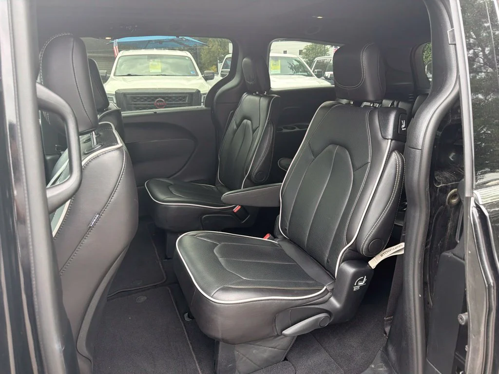 Used 2026 Black Chrysler Limited image 11