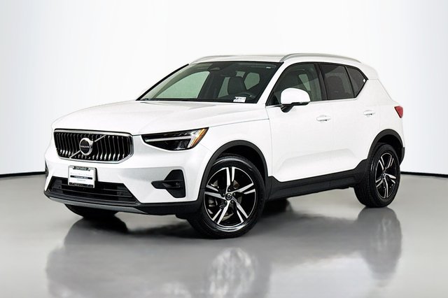 2023 Volvo XC40 Plus Bright Theme