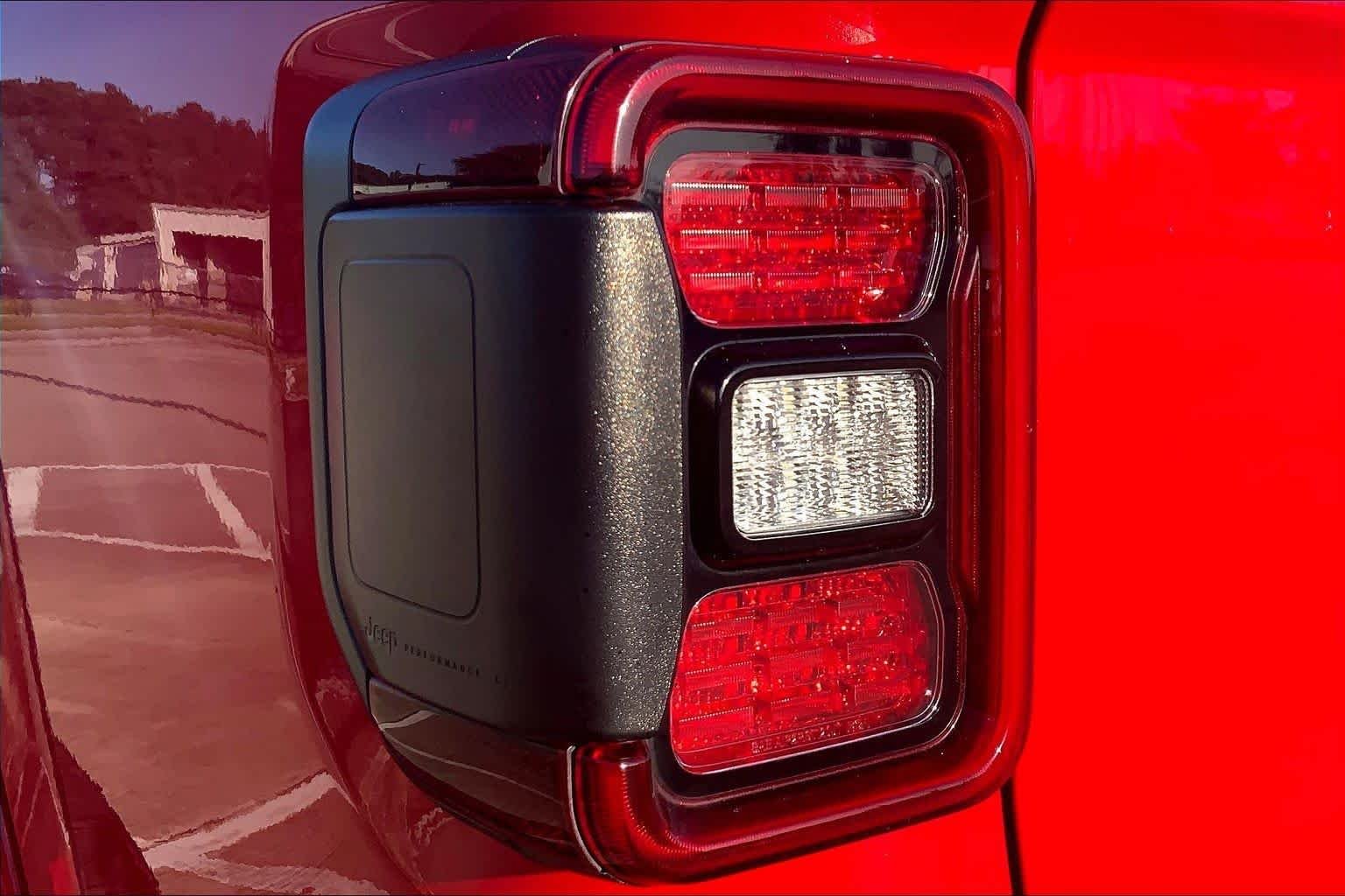 Used 2020 Firecracker Red Clearcoat Jeep Overland image 25