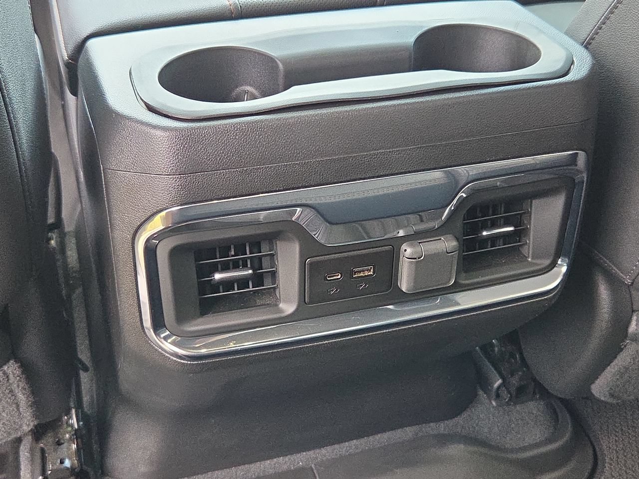 Used 2022 ONYX BLACK GMC AT4 image 21
