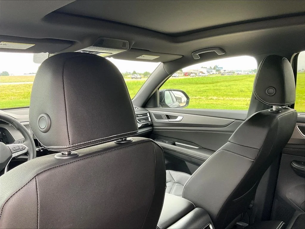 New 2026 Black Volkswagen SE w/Technology image 25