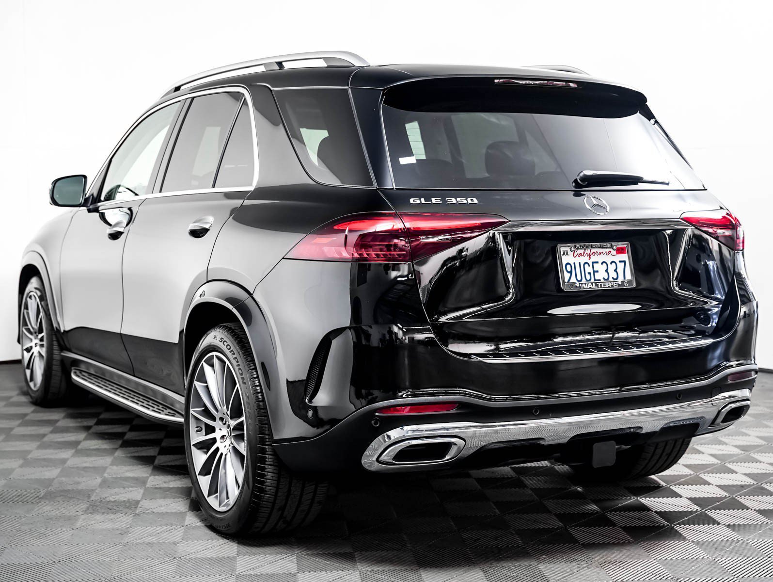 Certified Used 2025 Black Mercedes-Benz GLE 350 image 2