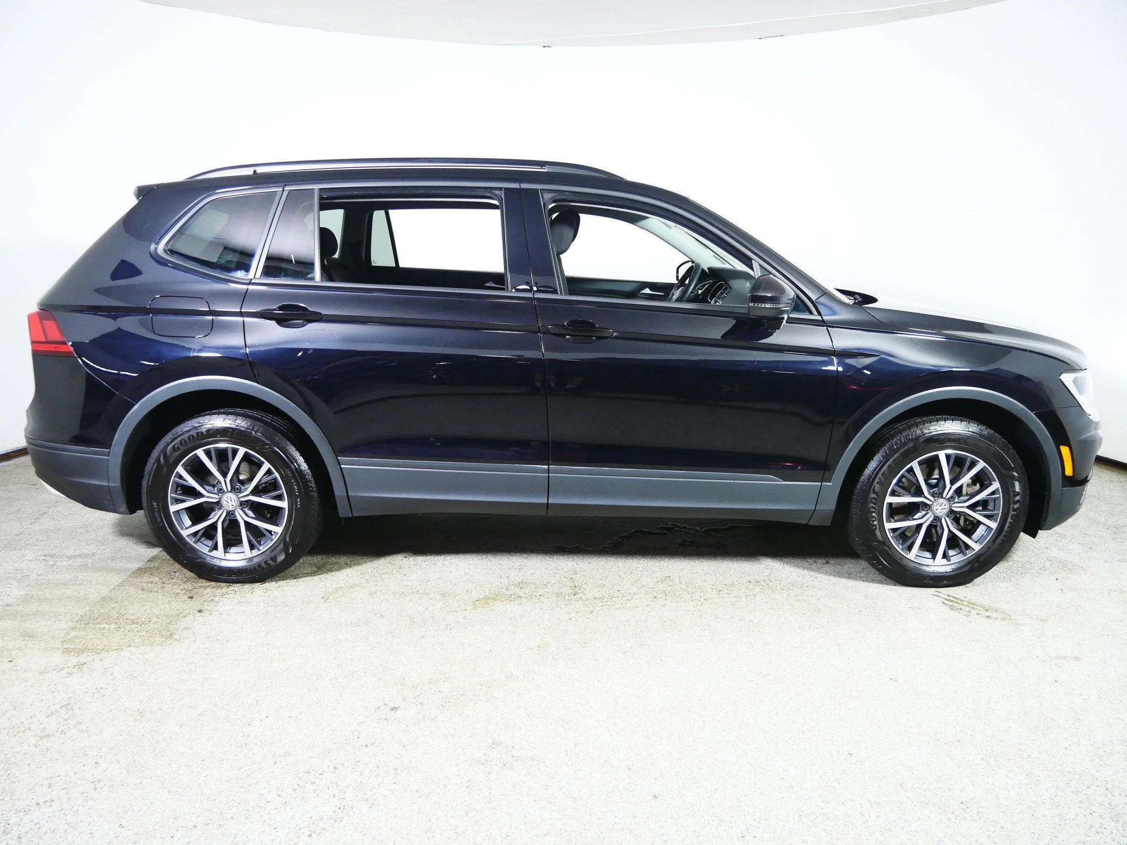 Used 2021 Deep Black Pearl Volkswagen S image 8