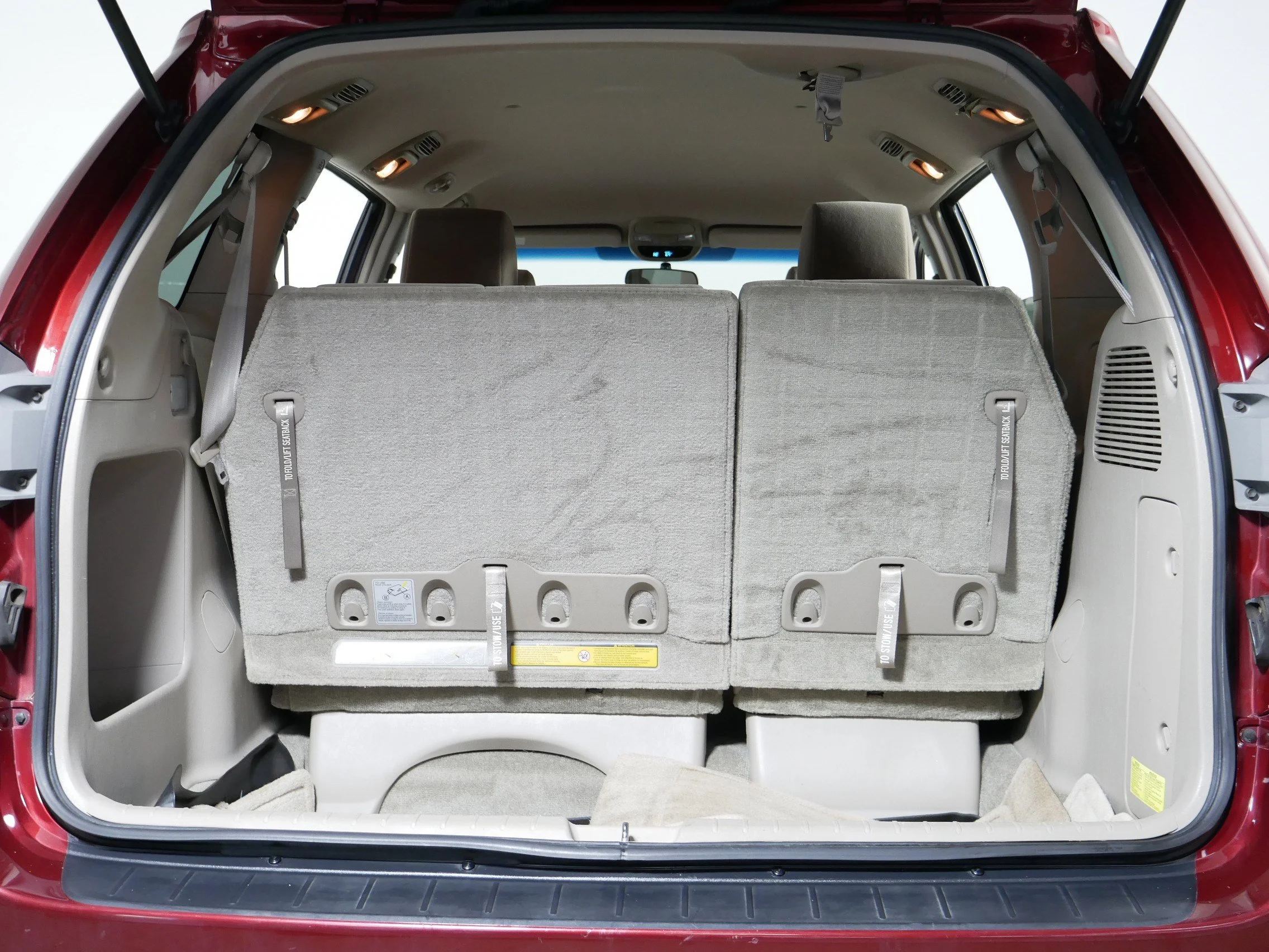 Used 2006 Salsa Red Pearl Toyota LE image 18