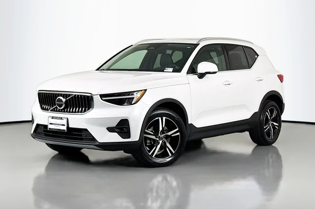 2023 Volvo XC40 Plus Bright Theme
