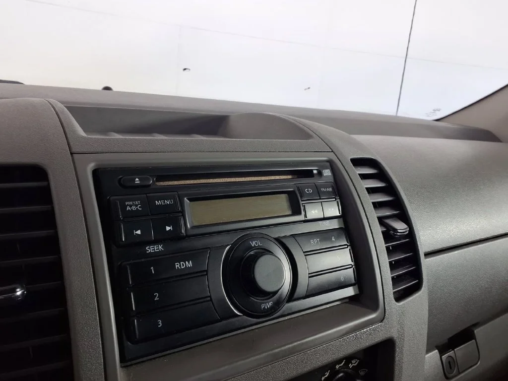 Used 2008 Gray Nissan LE image 21