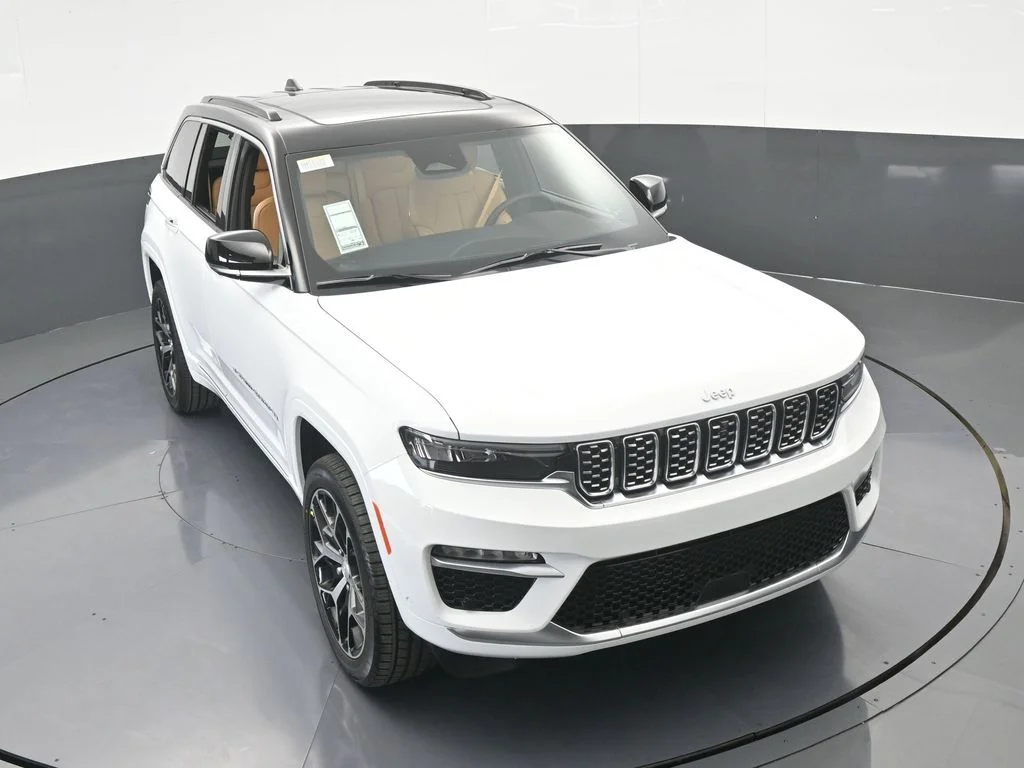 New 2025 Bright White Clear-Coat Exterior Paint Jeep Summit Reserve image 59