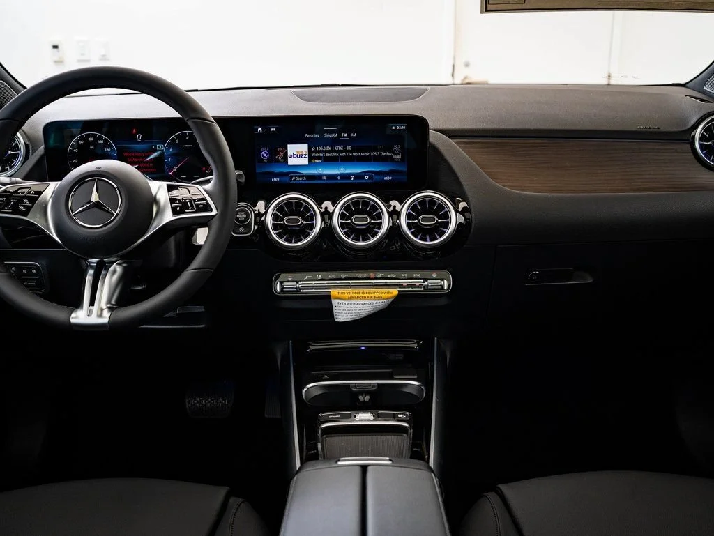 Used 2026 Polar White Mercedes-Benz GLA 250 image 33