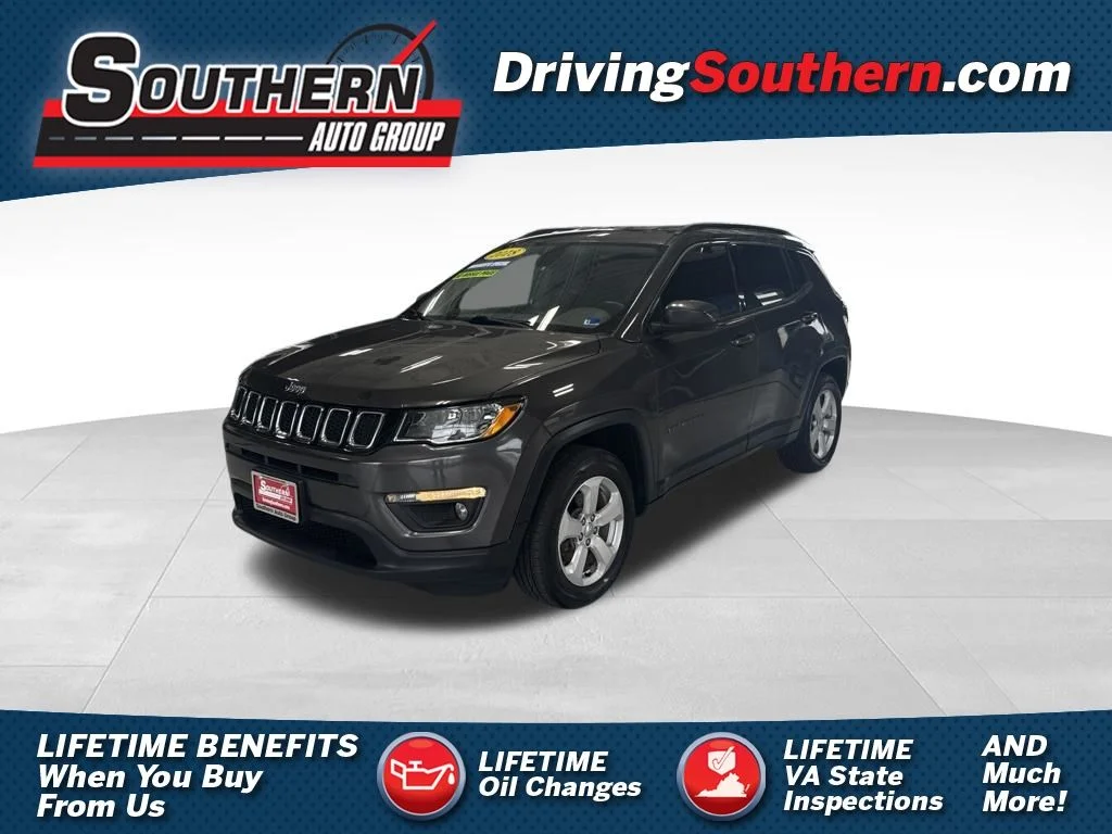Used 2018 Gray Jeep Latitude image 1