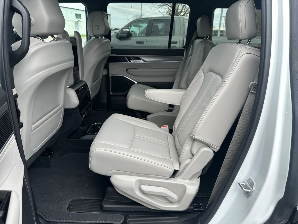 New 2026 White/off-white Jeep  image 25