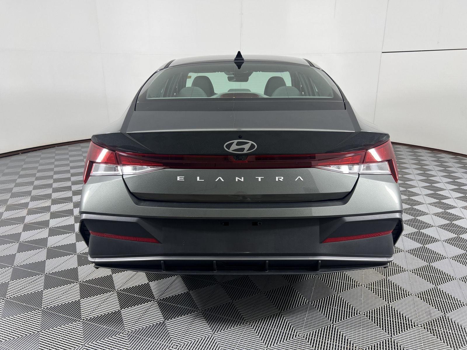 Used 2024 Amazon Gray Hyundai SEL image 9