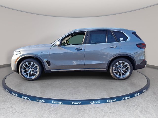 New 2026 Skyscraper Grey Metallic BMW xDrive50e image 7