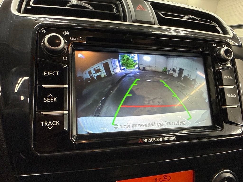 Used 2019 White Mitsubishi LE image 31