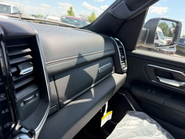 New 2026 Ivory White Tri-Coat Pearl-Coat Exterior Paint RAM Laramie image 23