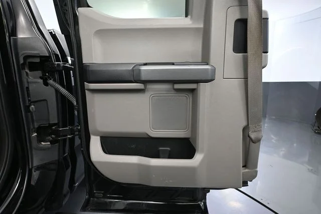 Used 2019 Black Ford XLT image 32