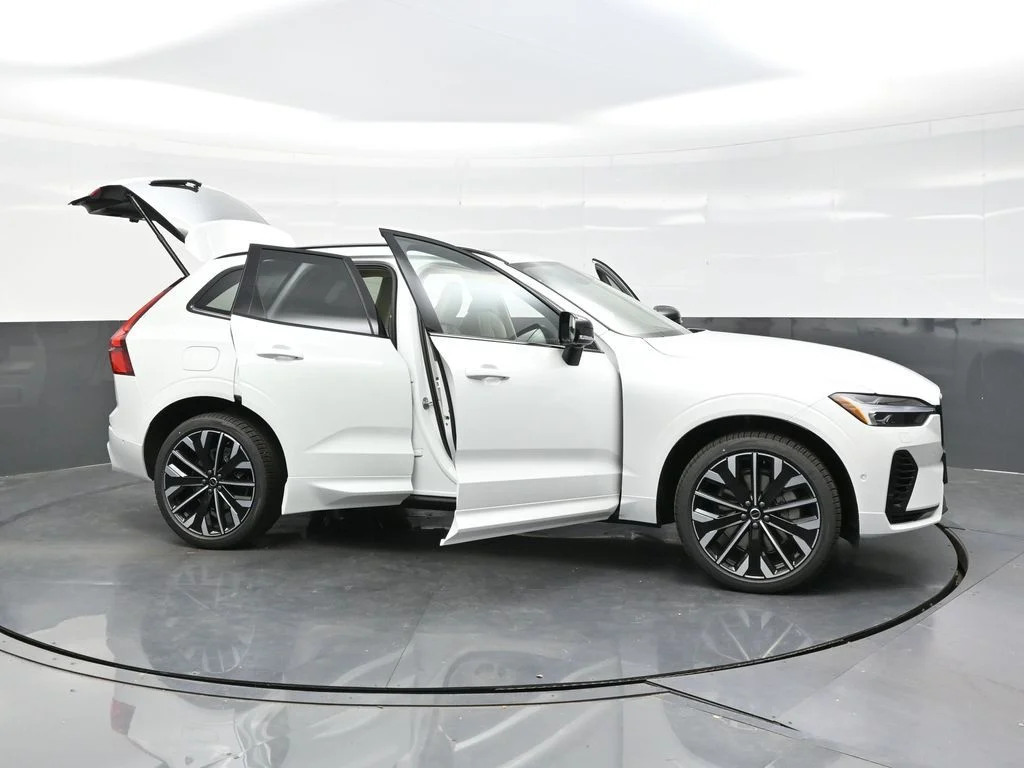 New 2026 Crystal White Volvo T8 Ultra image 42